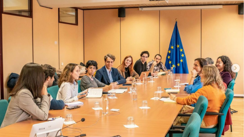 Los jóvenes de El Futuro es Clima abogan por la participación de la ciudadanía para reforzar la democracia.