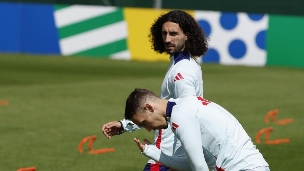 Marc Cucurella, entrenando con la Selección