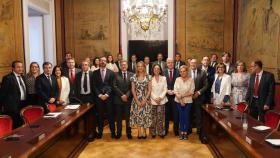 Imagen de la reunión mantenida en el Senado entre los representantes del Grupo Parlamentario Popular y la consejera María González Corral