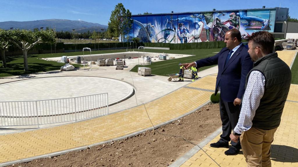 El alcalde presenta la nueva temporada de piscinas de verano