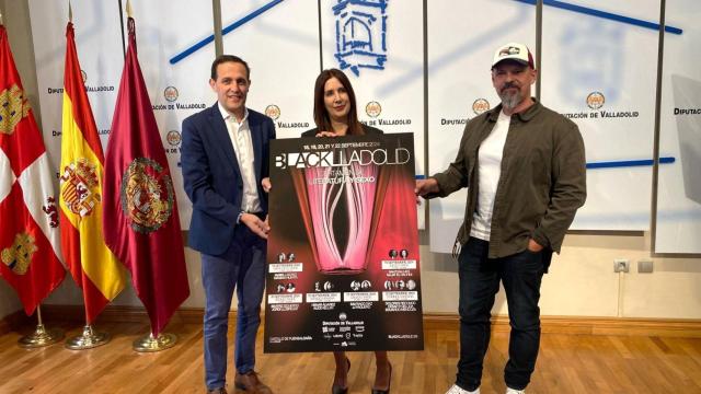 El presidente de la Diputación de Valladolid, Conrado Íscar, y los escritores Dolores Redondo y César Pérez Gellida presentando la nueva edición de Blacklladolid