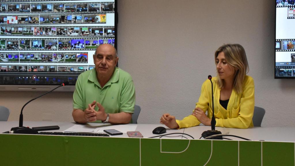 El director de UNED Zamora, Antonio Rodríguez; y la responsable de comunicación, Raquel Espada