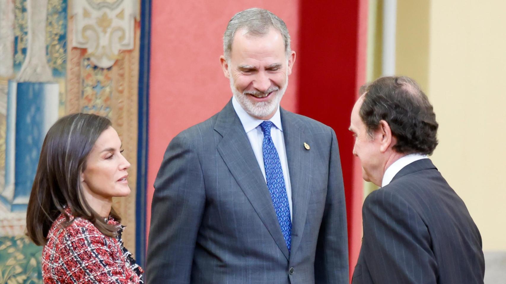 Felipe VI y Letizia junto a Jaime Alfonsín en el patronato de la Fundación Princesa Asturias.