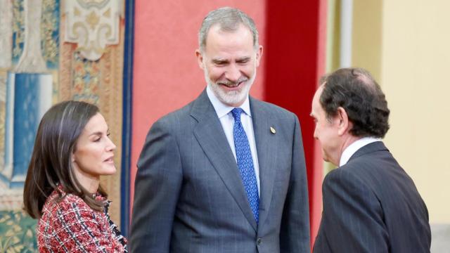 Felipe VI y Letizia junto a Jaime Alfonsín en el patronato de la Fundación Princesa Asturias.