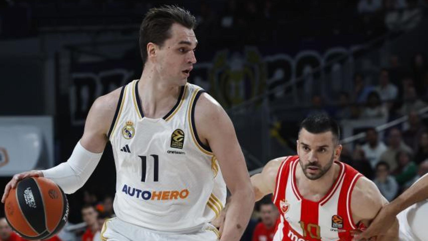 Hezonja durante un partio de Euroliga ante el Estrella Roja.