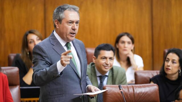 El secretario general del PSOE andaluz, Juan Espadas, en la sesión de control en el Parlamento.