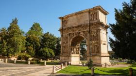 Ni el de Constantino ni el de Tito, este es el arco de triunfo romano mejor conservado del mundo