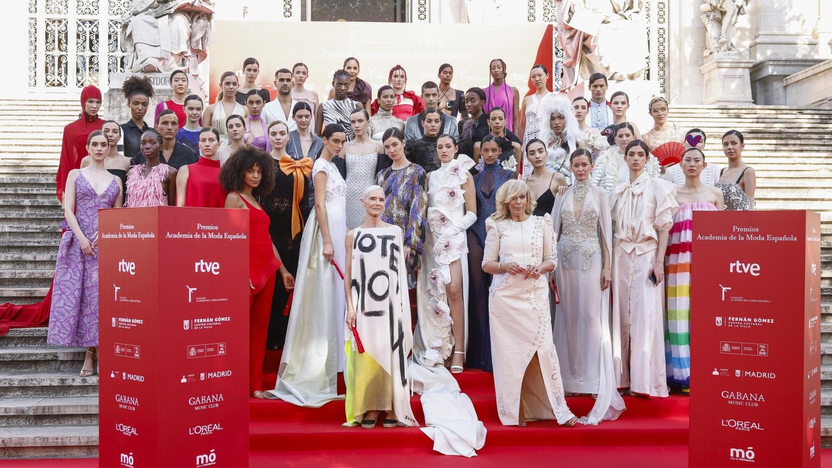 Premios de la Academia de la Moda Española: los looks más espectaculares de la alfombra roja
