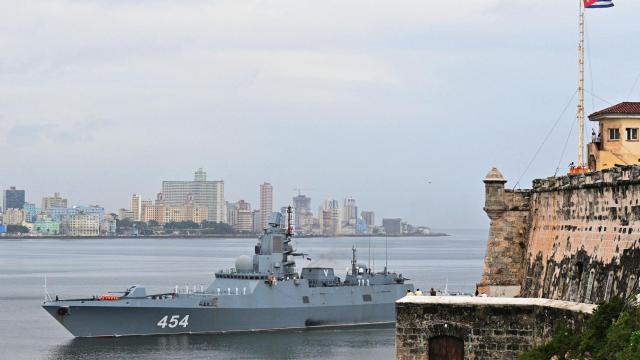 Llegada del submarino nuclear ruso Kazan a La Habana.