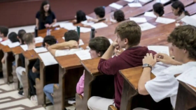 Alumnos en una sala de clase.