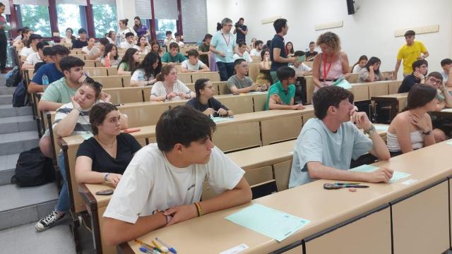 Estudiantes de la Universidad de Sevilla, durante las pruebas de Selectividad del 2024.