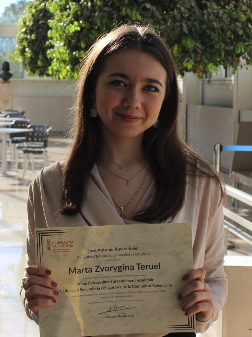 Marta, de 17 años, ha obtenido la nota más alta en la Comunitat Valenciana. EE