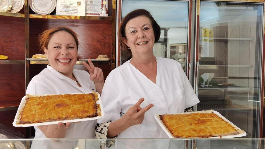 Verónica y Silvia Beviá, en el Horno Castell.