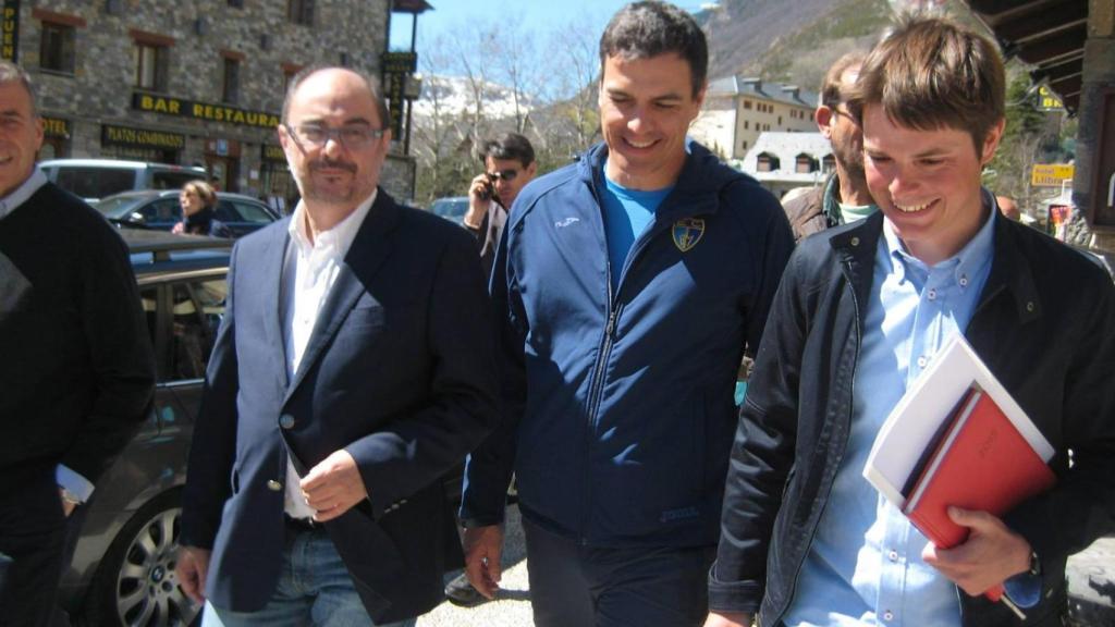 Pedro Sánchez y Javier Lambán, expresidente de Aragón, durante la visita.