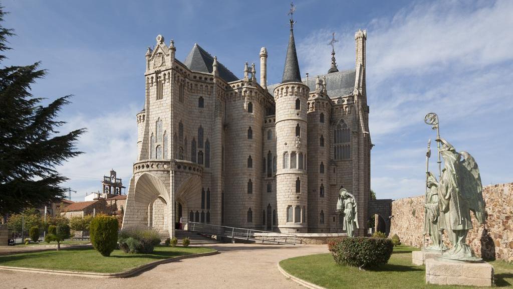 Exterior del Palacio de Gaudí