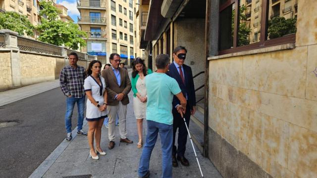 El alcalde de Salamanca visita las instalaciones de la ONCE en Salamanca