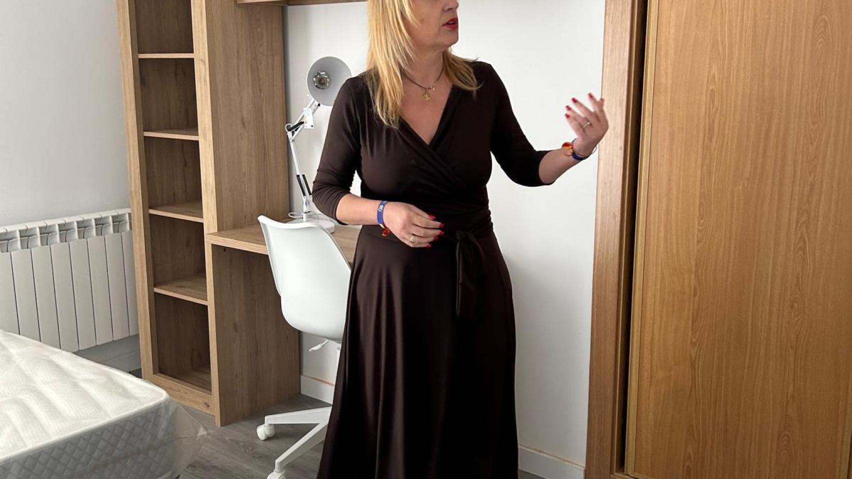 La delegada territorial, Yolanda de Gregorio, visita las viviendas que se pueden alquilar en Soria