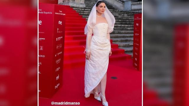 Inés Hernand en la alfombra roja de los Premios de la Moda Española