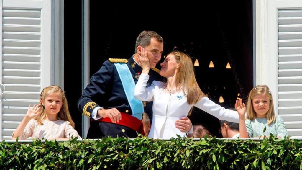 La Familia Real el día de la proclamación de Felipe VI en el balcón del Palacio Real.