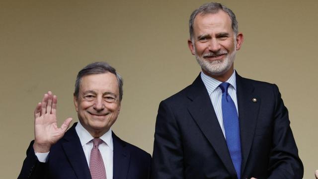 Mario Draghi junto al rey Felipe VI, este jueves en Cuacos de Yuste.