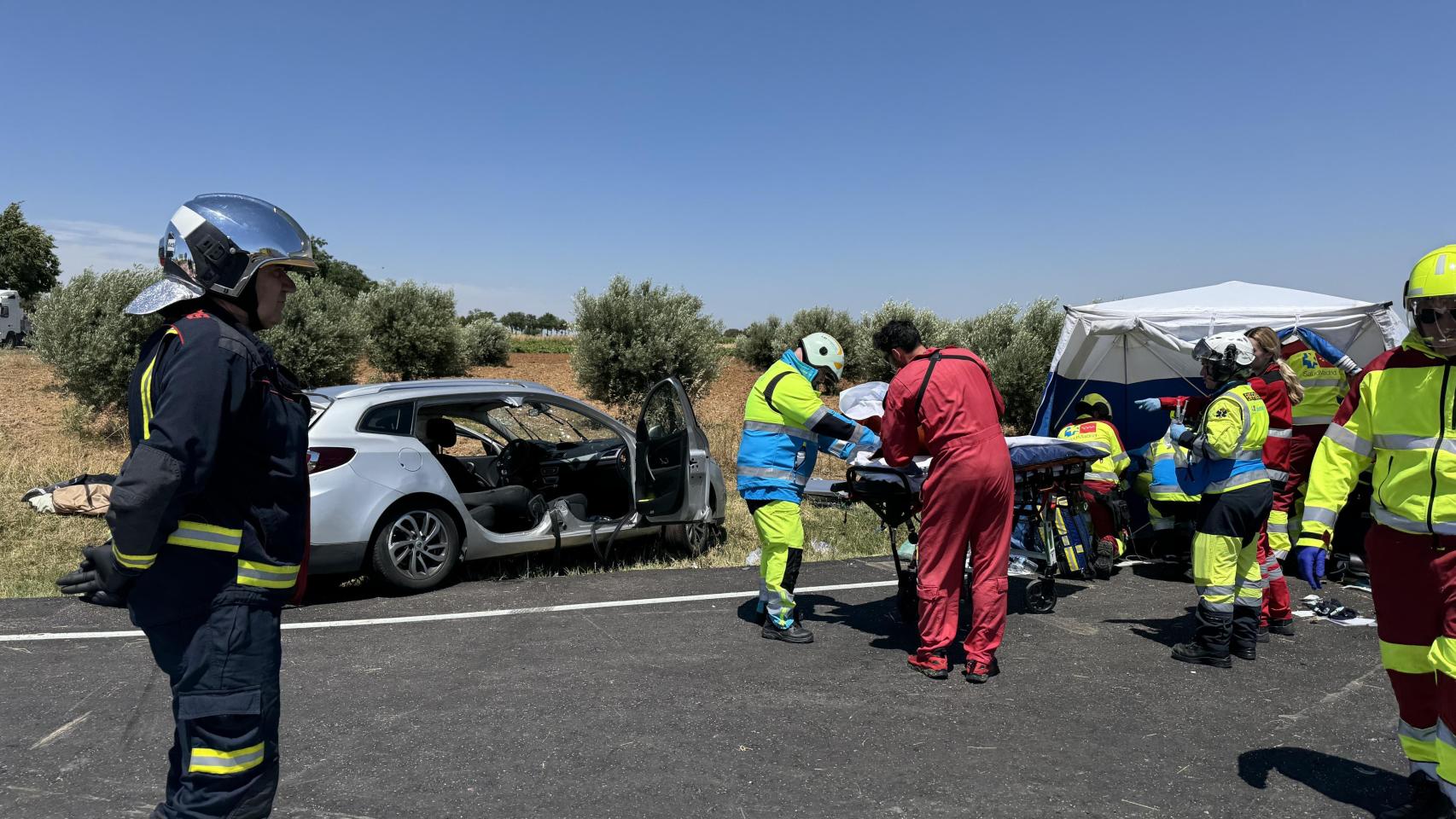 Los bomberos en el lugar del accidente.