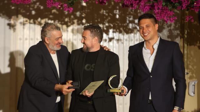 David Olivas, chef del Back, recibiendo el premio al mejor restaurante del año en Málaga.