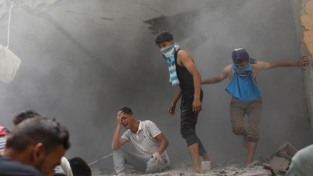 Casas destruidas por un bombardeo israelí en la Franja de Gaza este viernes