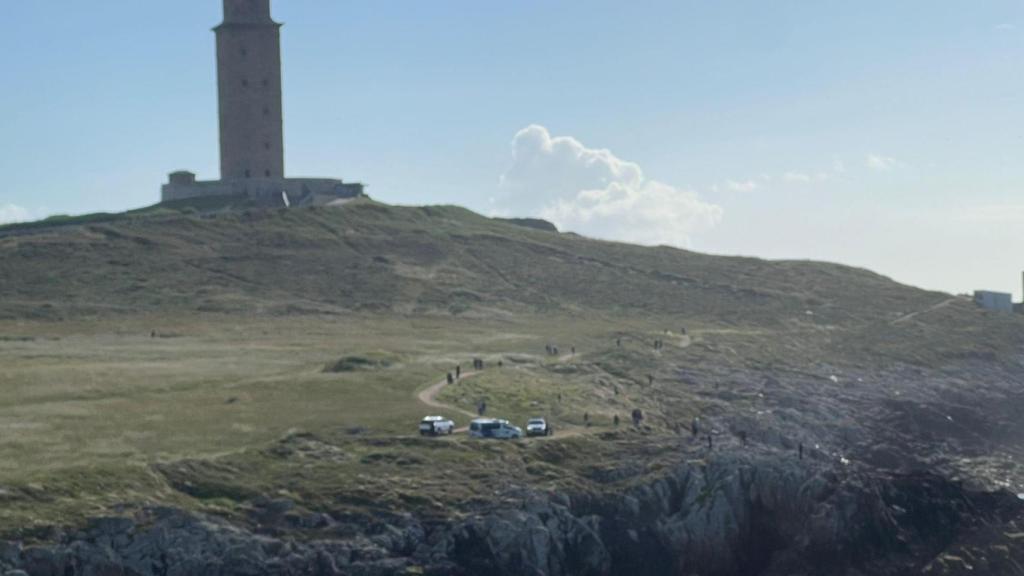 Llamativo operativo de búsqueda en A Coruña por un posible pescador desaparecido en Punta Herminia