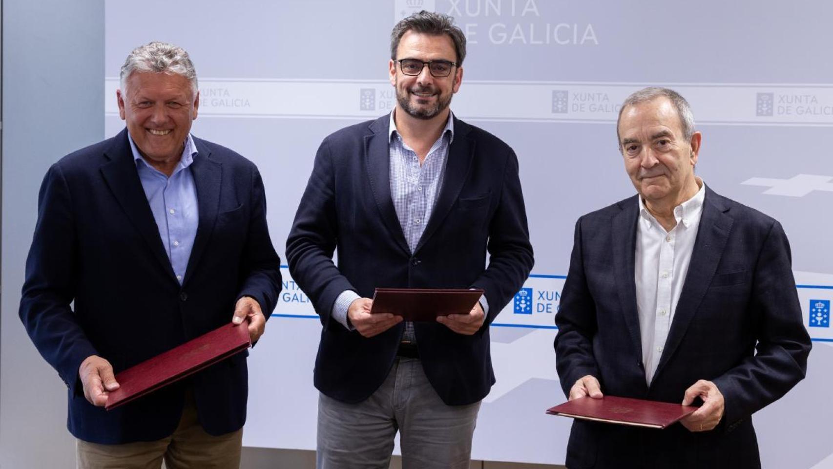 Firma del convenio de transporte público de Sanxenxo.