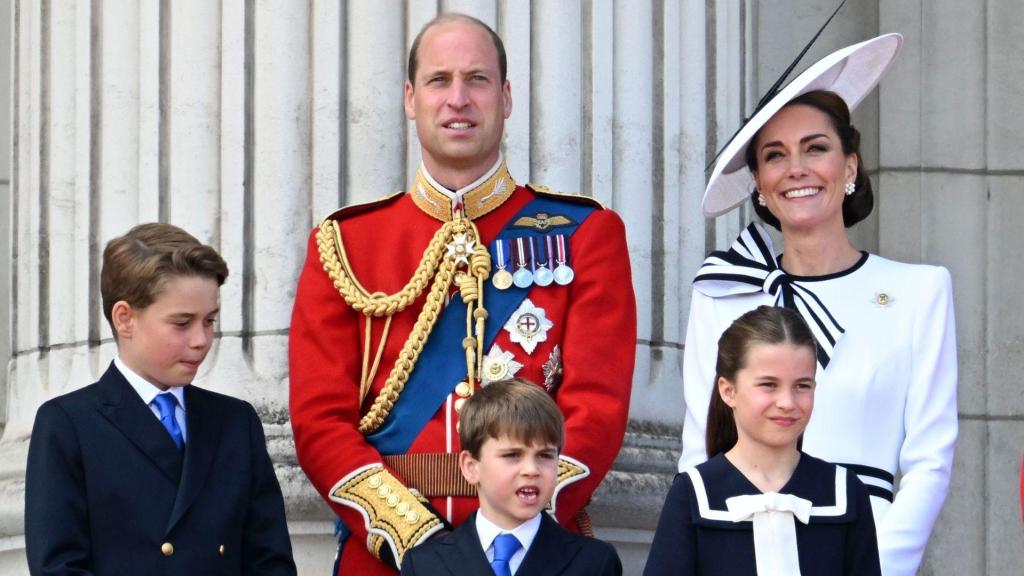 La Familia Real británica en el palacio de Buckingham.