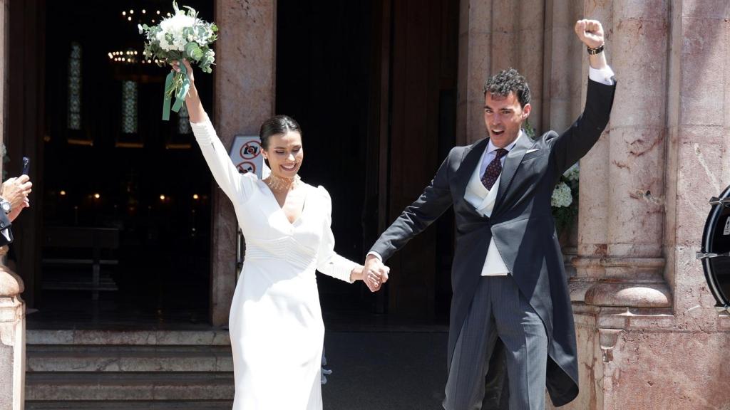 Juancho García Obregón y Cristina Gutiérrez a la salida de su boda.