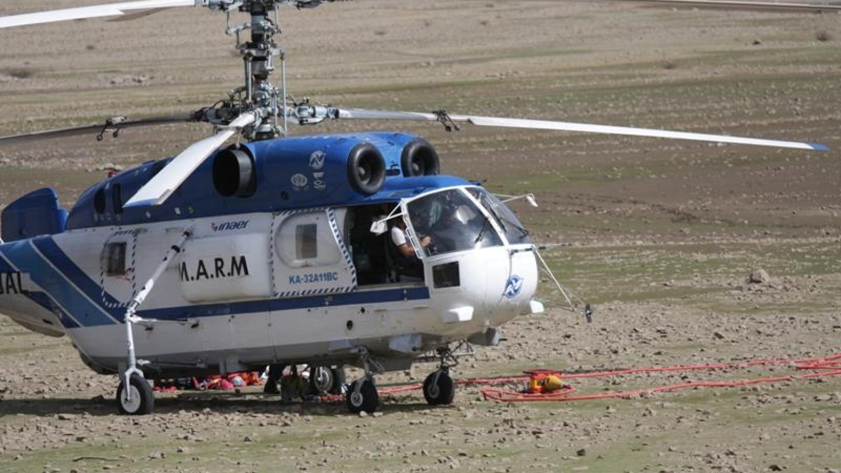 Helicóptero bombardero del Gobierno de España