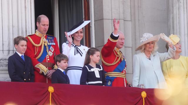 La familia real británica en el balcón del palacio de Buckingham.