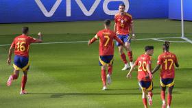 Los jugadores de la selección española celebran el gol de Fabián frente a Croacia.
