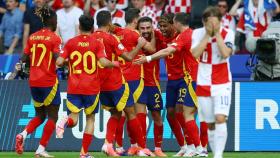 Los jugadores de la selección española celebran el gol de Carvajal frente a Croacia.