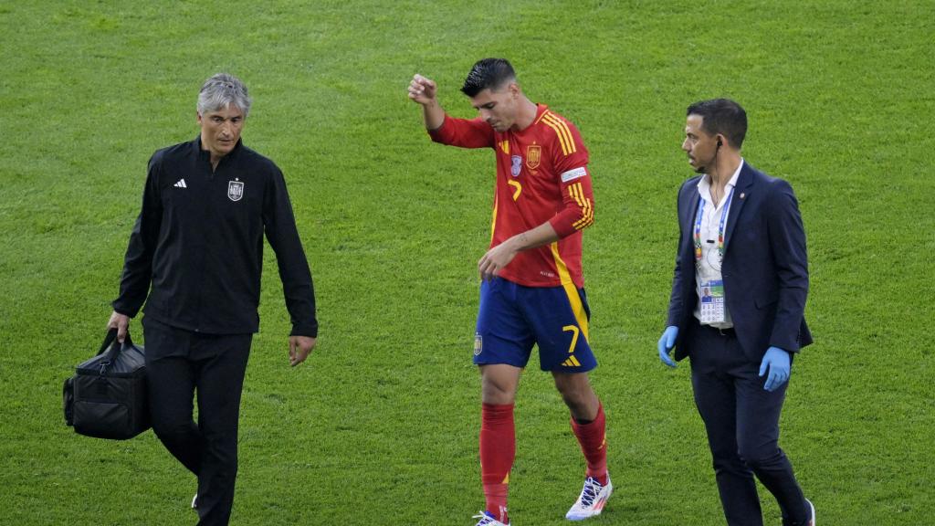 Morata se retira lesionado en el partido frente a Croacia en el debut de España en la Eurocopa.