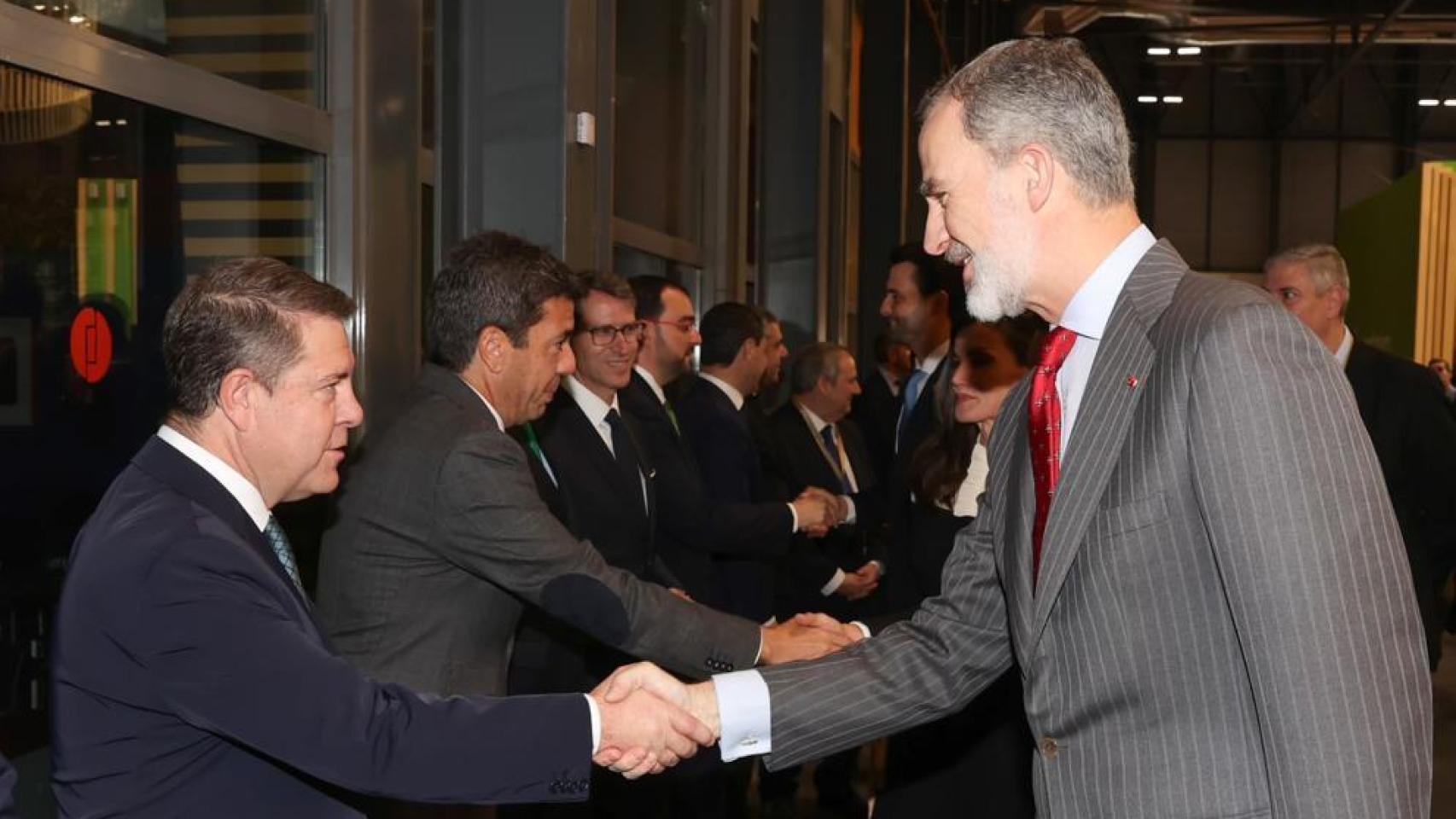 Page saludando al Felipe VI en FITUR 2024. Foto: JCCM.