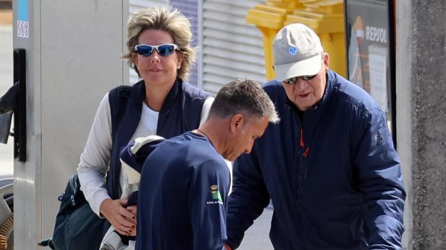 El Rey Juan Carlos y Simoneta Gómez-Acebo a su llegada al club náutico, a 15 de junio de 2024, en Sanxenxo.