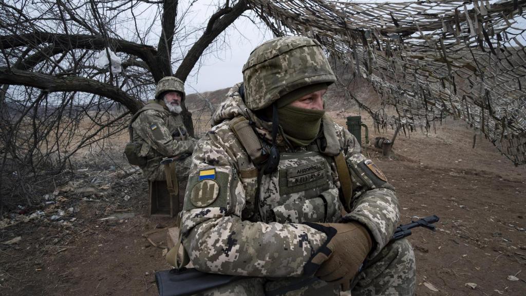 Soldados de la Brigada 22, durante un entrenamiento de Infantería en el norte de Donetsk.