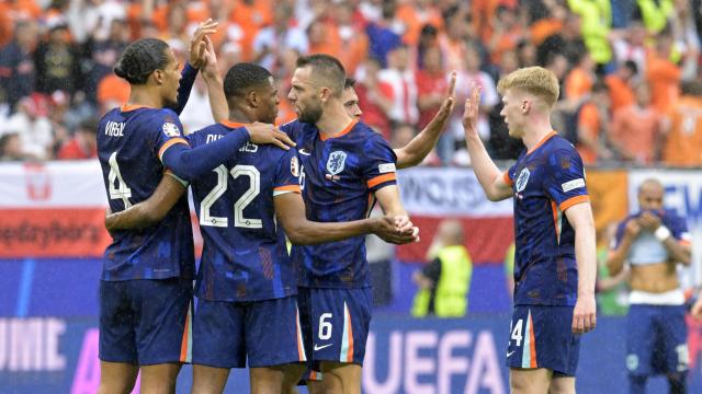 Los jugadores de Países Bajos celebran la victoria sobre Polonia.