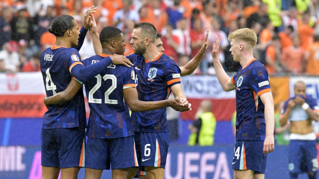 Los jugadores de Países Bajos celebran la victoria sobre Polonia.