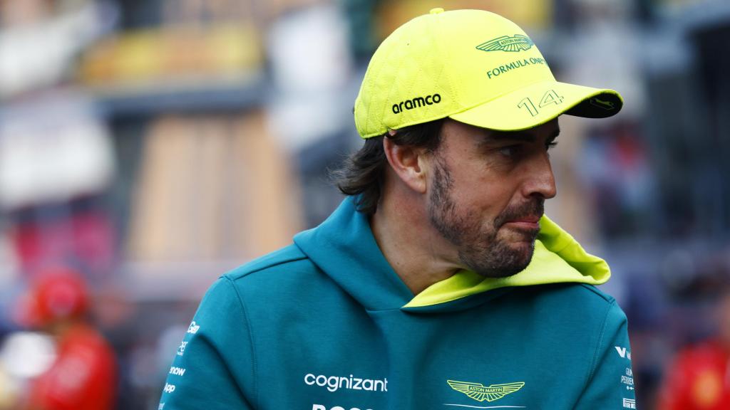 Fernando Alonso, en el paddock del GP de Mónaco