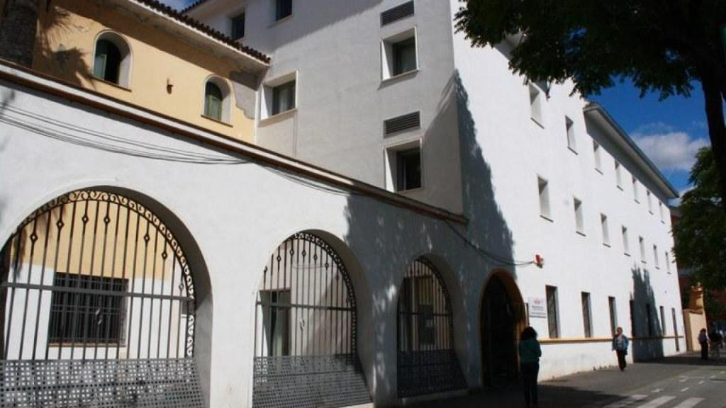 Fachada del centro cívico de San Fernando en La Macarena, Sevilla.