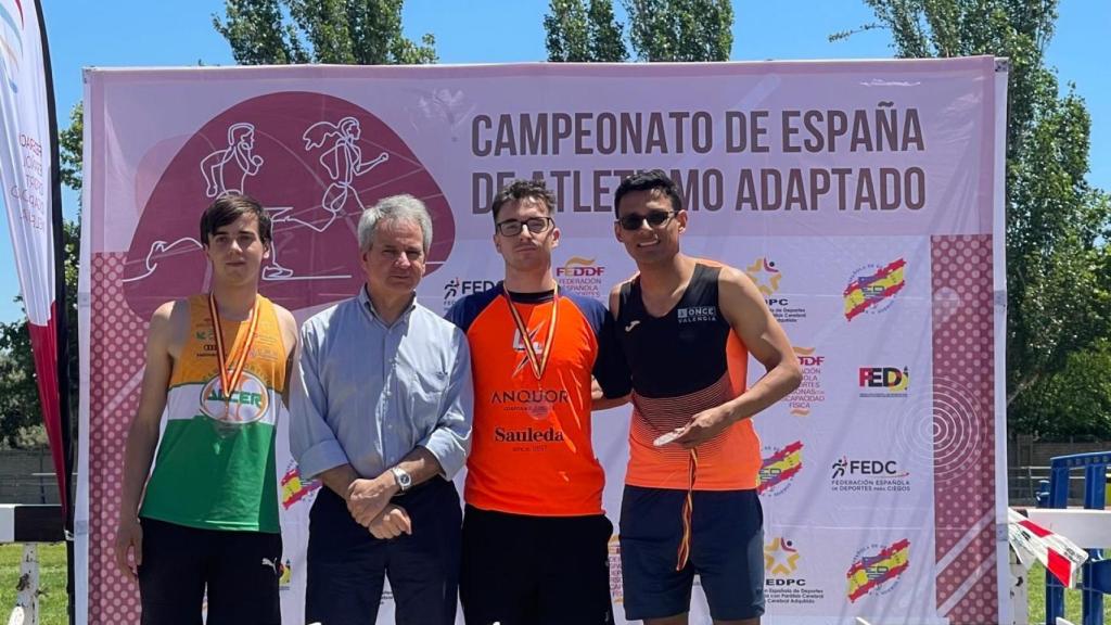 El atleta de Santa Marta Diego Ruiz, doble medalla de plata en velocidad paralímpica