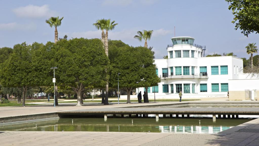 Torre ce control del antiguo aeródromo del campus de la Universidad de Alicante en Sant Vicent del Raspeig.