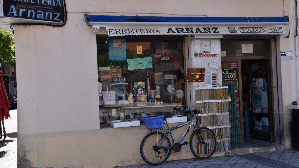 Fachada de la ferretería Arnanz