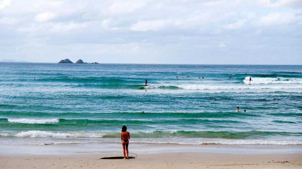 Surf en las playas de Nueva Caledonia.