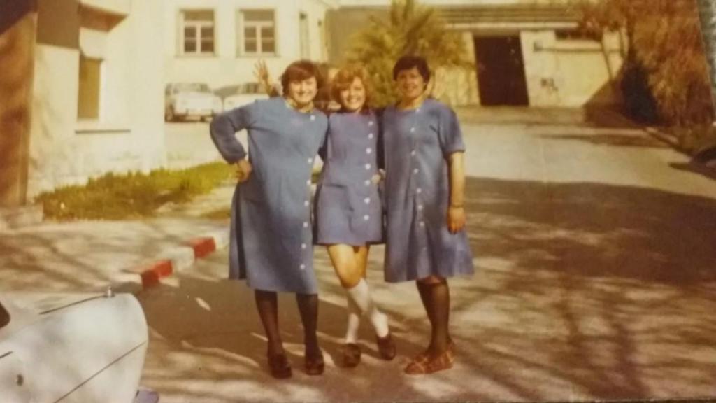 Suni, junto a Amparo y Encarni, en la fábrica de tabaco en el año 1975.