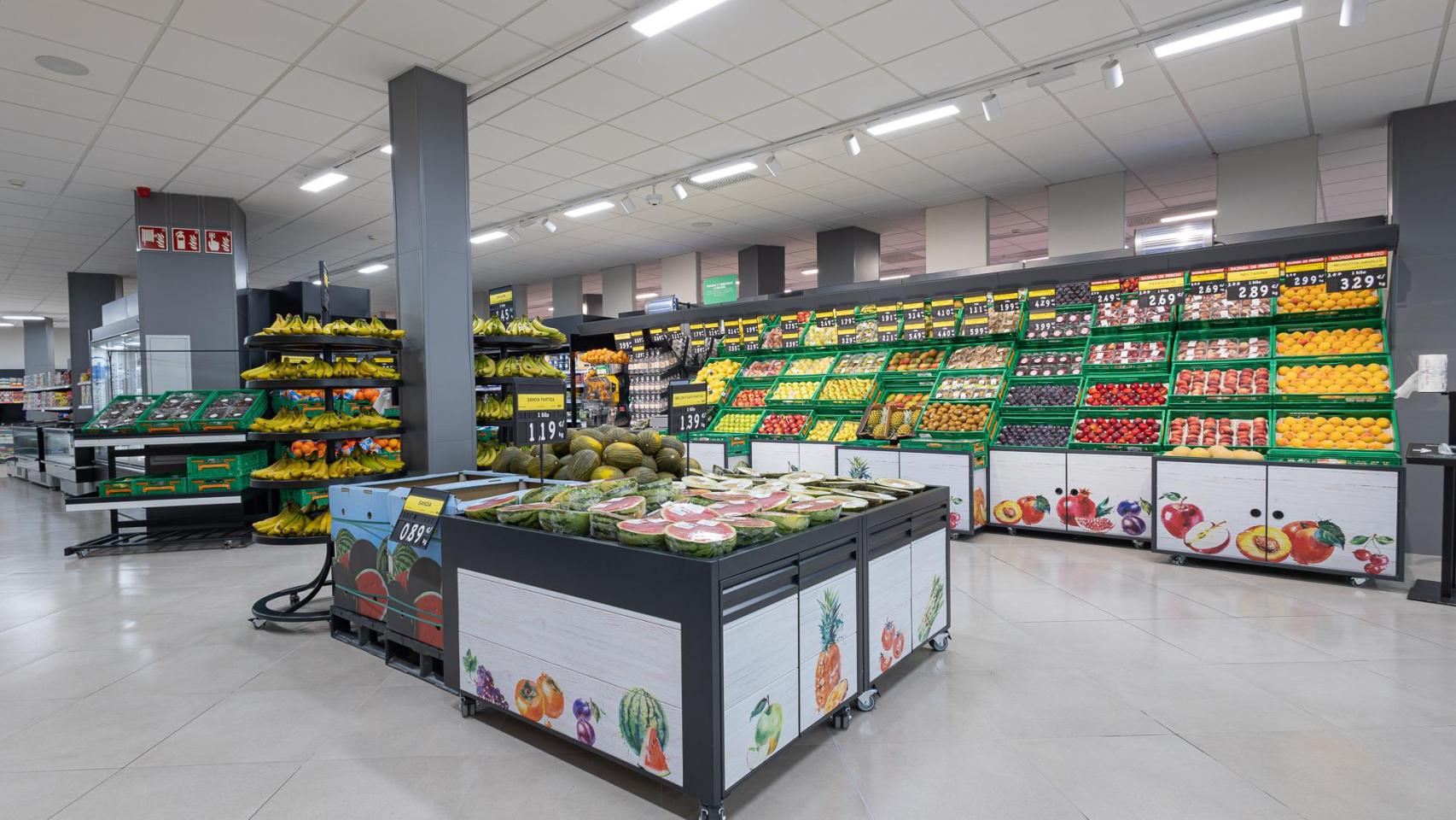 El interior del nuevo Mercadona de Villena.