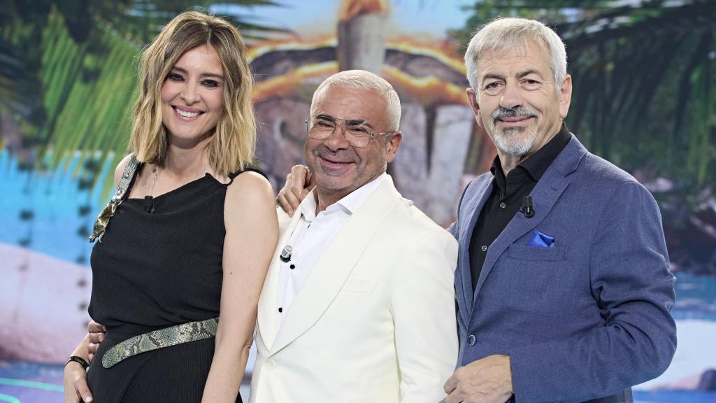 Sandra Barneda, Jorge Javier Vázquez y Carlos Sobera en 'Supervivientes'.